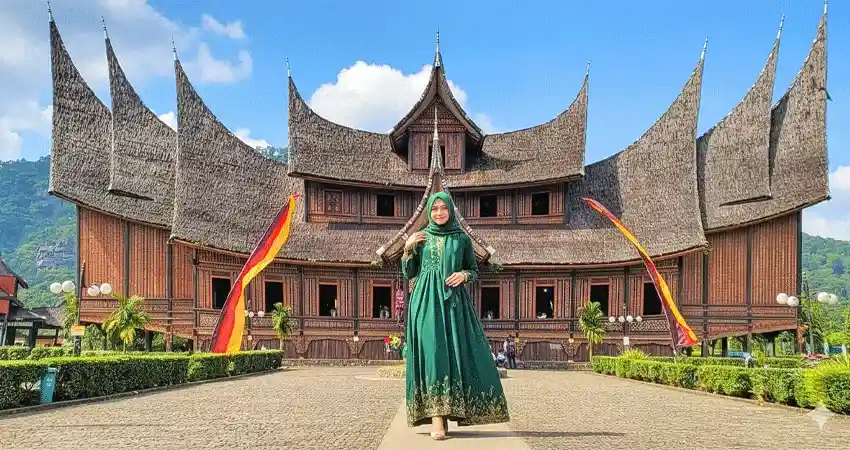 Liburan ke Sumatera Barat: Jelajahi Keindahan Istana Pagaruyung di Tanah Datar